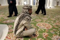 Největší koberec světa byl utkán ručně a pochází z Iránu.