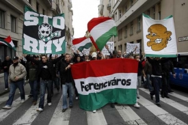 Maďarští fanoušci demonstrovali proti zásahu slovenské policie.