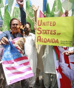 Demonstrace proti Spojeným státům v Pákistánu.