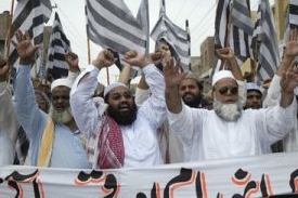 Demonstrace radikálních islamistů před Rudou mešitou