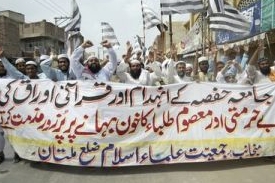 Protesty radikálních islamistů v Islámábádu