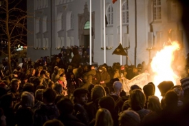 Nekončící protesty v ulicích Reykjavíku.