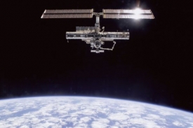 Mezinárodní vesmírná stanice, na kterou raketoplán přivezl nový modul.