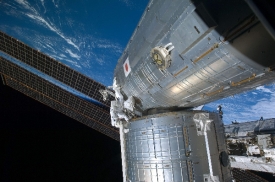 ISS při svém putování nad modrou planetou přeletí i přes Prahu.