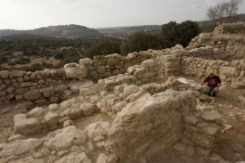 Zbytky starověkého města, v němž byla destička s textem nalezena.