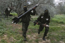 Radikální Palestnici odpalují rakety na Izrael.
