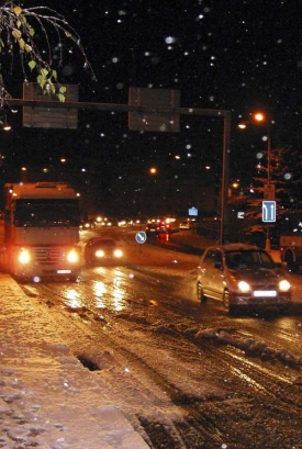 Na Liberecku sněžilo celou noc, napadlo přes 20 centimentrů.