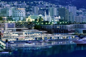 Architekt Norman Foster navrhl v Monaku například Yacht Club.