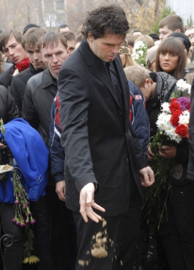 Jaromír Jágr na pohřbu spoluhráče Alexeje Čerepanova.