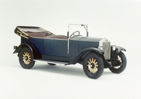 První Volvo ÖV4 z roku 1927 znají pamětníci spíše podle přezdívky „Jakob“. Jeho pozdější sourozenec s uzavřenou karoserií již měl standardně nárazníky.