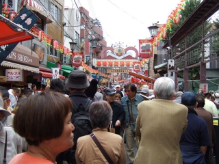 Rušné ulice v oblíbené tokijské čtvrti starších a ne