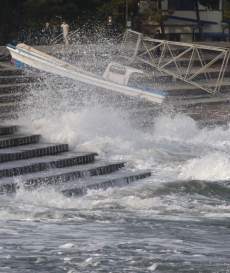 Vlna měla v Japonsku maximálně metr a půl, větší škody nezpůsobila.