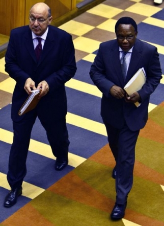 Prozatímní prezident Motlanthe (vpravo) a miistr financí Manuel.