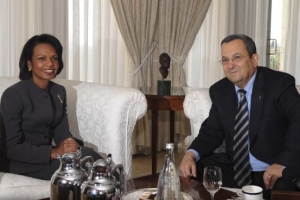 Condoleezza Riceová a izraelský ministr obrany Ehud Barak.