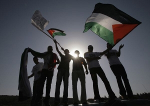 Palestinci oslavují návrat svých druhů.