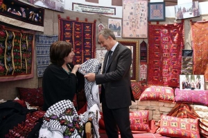Tony Blair na trhu v Betlémě.