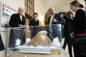 Jan Kaplick&yacute; a Vlastimil Ježek u modelu blobu.