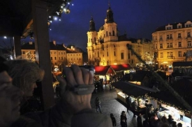 Silvestrovský podvečer na Staroměstském náměstí patřil dětem.