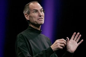 Steve Jobs. Investory znepokojilo, že je hubený. Bloomberg ho pohřbil.