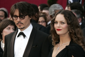 Johnny Depp a Vanessa Paradisová chystají v červnu svatbu.