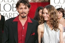 Johnny Depp a Vanessa Paradisová svatbu neplánují.