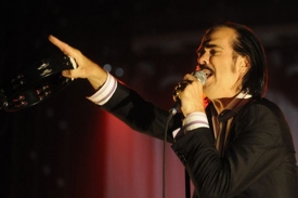 Nick Cave na svém koncertě v Praze.