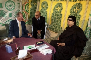 Kaddáfí uvítal ve svém stanu španělského krále. Konec izolace?