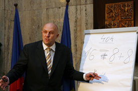 Ministr zdravotnictví Julínek na brífingu po jednání s prezidentem ČLK