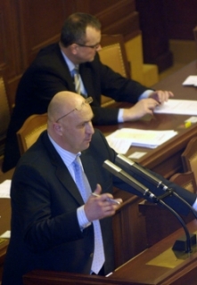 Tomáš Julínek na schůzi Poslanecké sněmovny 12. února.