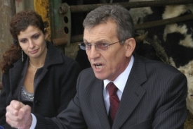 Odstupující ministr Miroslav Jureňa při emotivním vystoupení v kravíně