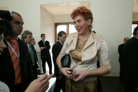 Senátorka Juřenčáková se stala terčem výhružek, ale ochranku odmítla.