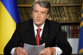 Juščenko rozpouští z Itálie ukrajinský parlament.
