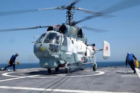 Vrtulník Ka-47 na jednom z plavidel černomořské flotily.