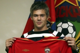 Luboš Kalouda s dresem CSKA.