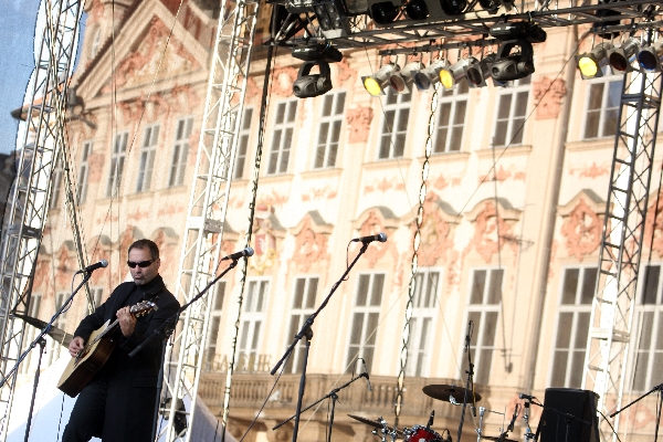 Na koncertě vystoupilo několik hudebníků, mimo jiné i Jan Kalousek.