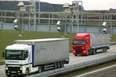 Kamiony na dálnici - ilustrační foto