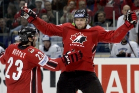 Hráči Kanady oslavují titul mistrů světa