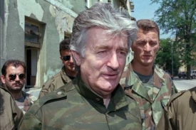 Radovan Karadžić na archivním snímku z roku 1995.