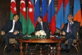 Ruský, arménský a ázerbajdžánský prezident v Moskvě.