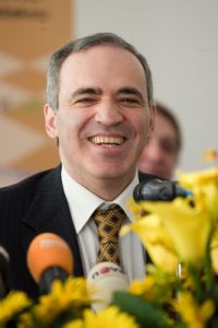 Navzdory překážkám si Garri Kasparov udržuje optimismus.