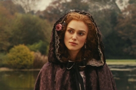 Herečka Keira Knightleyová v titulní roli filmu Vévodkyně.