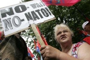 Postoj levice k NATO je poměrně jasný (zde demonstrace v Kyjevě).