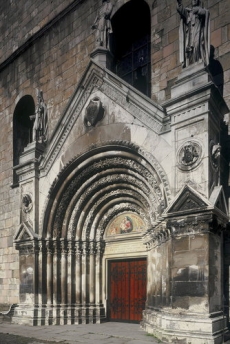 Klášter Teplá, románský portál kostela.