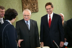 Prezident Klaus a kandidát na prezidenta Jan Švejnar.