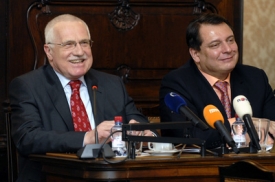 Prezident Václav Klaus s Jiřím Paroubkem.