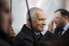 Oslavy zahájil prezident republiky Václav Klaus u pomníku legionářů.