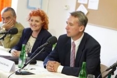 Tomáš Klvaňa (vpravo) na výjezdním zasedání vlády 5.9.