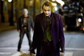 Heath Ledger jako Joker ve filmu Temný rytíř.