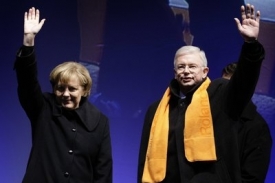 Premiér Hessenska Roland Koch a kancléřka Německa Angela Merkelová.