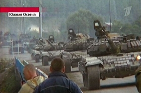 Konvoj ruských tanků, mířících do Jižní Osetie.